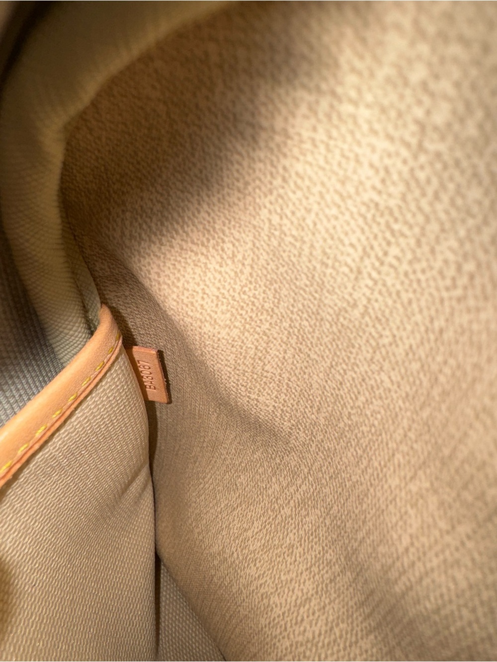 Authentic LOUIS VUITTON
Monogram Canvas Trouville Bag (vintage) - Rarely used - Picture 3 of 7